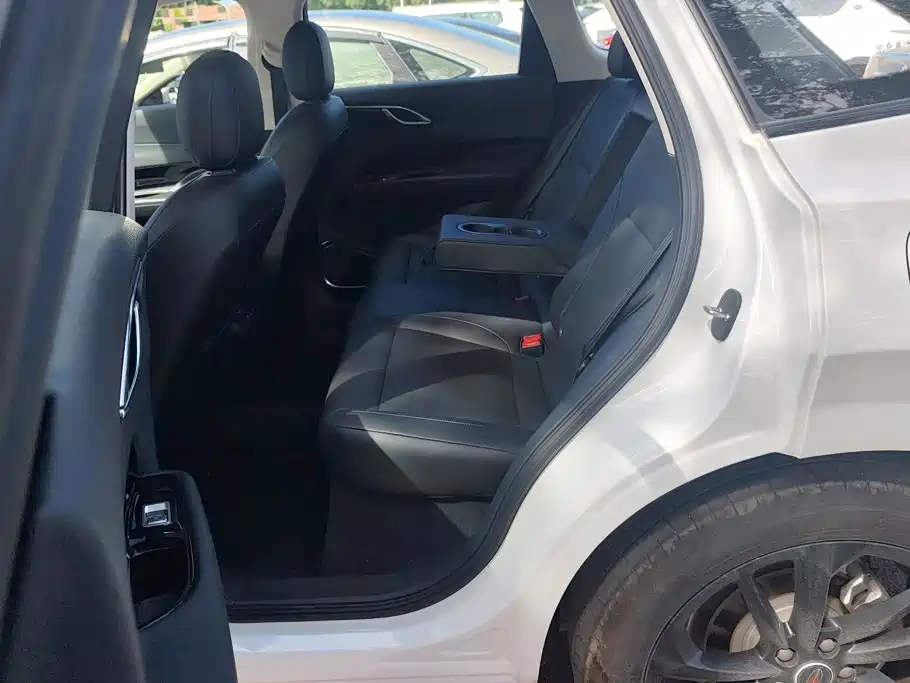 Hongqi Hongqi HS3 PHEV — миниатюра 11
