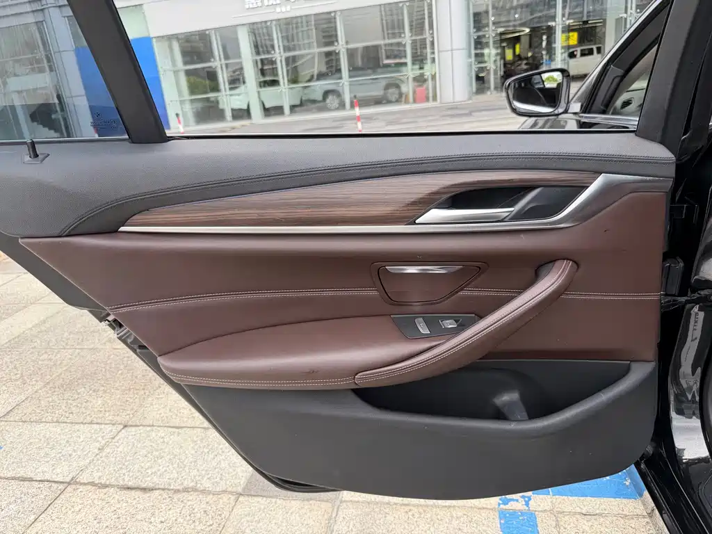 BMW 5 Series — миниатюра 20