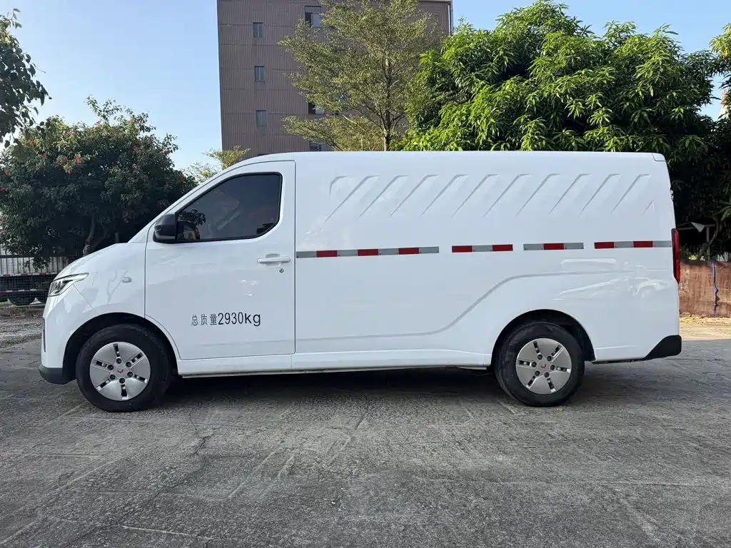 Wuling Yangguang — миниатюра 5