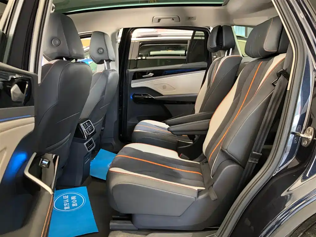 VOLKSWAGEN ID.6 CROZZ