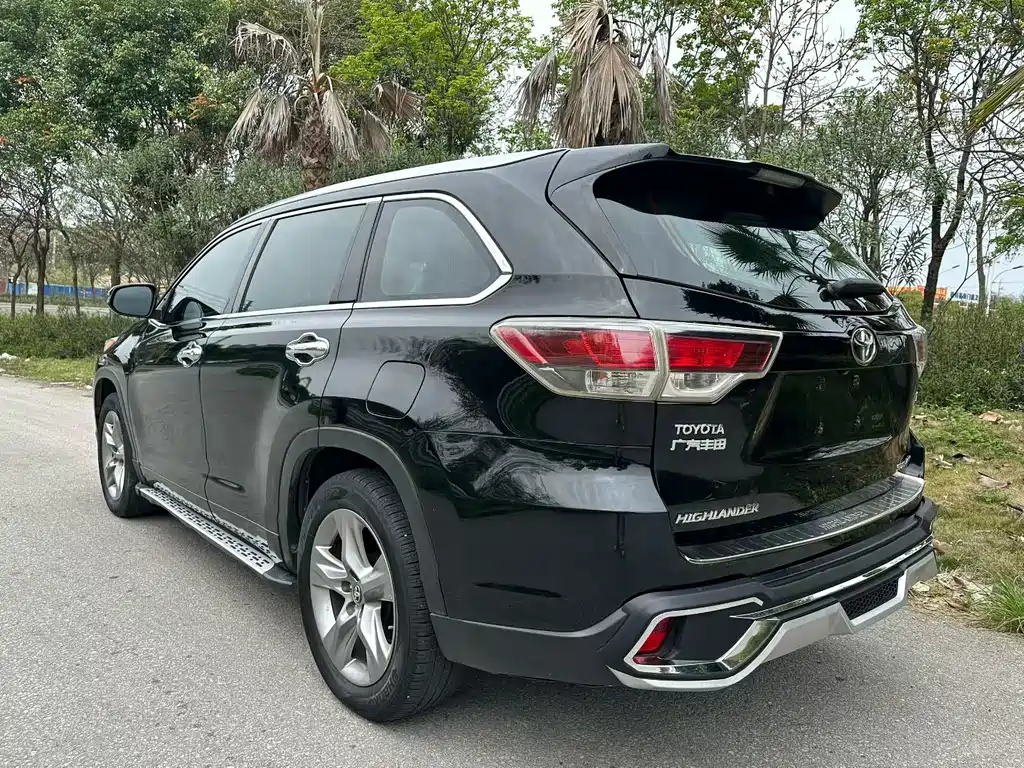 TOYOTA HIGHLANDER