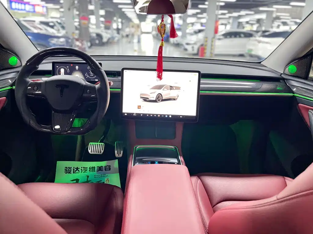 Tesla Model Y — миниатюра 15