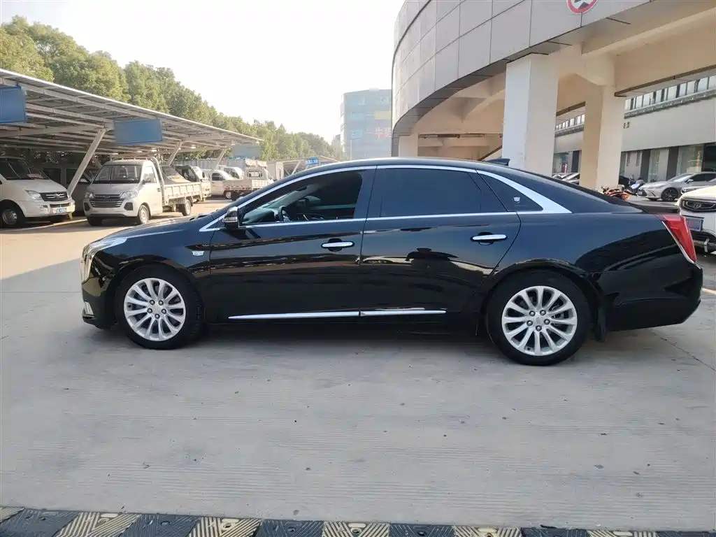 CADILLAC XTS