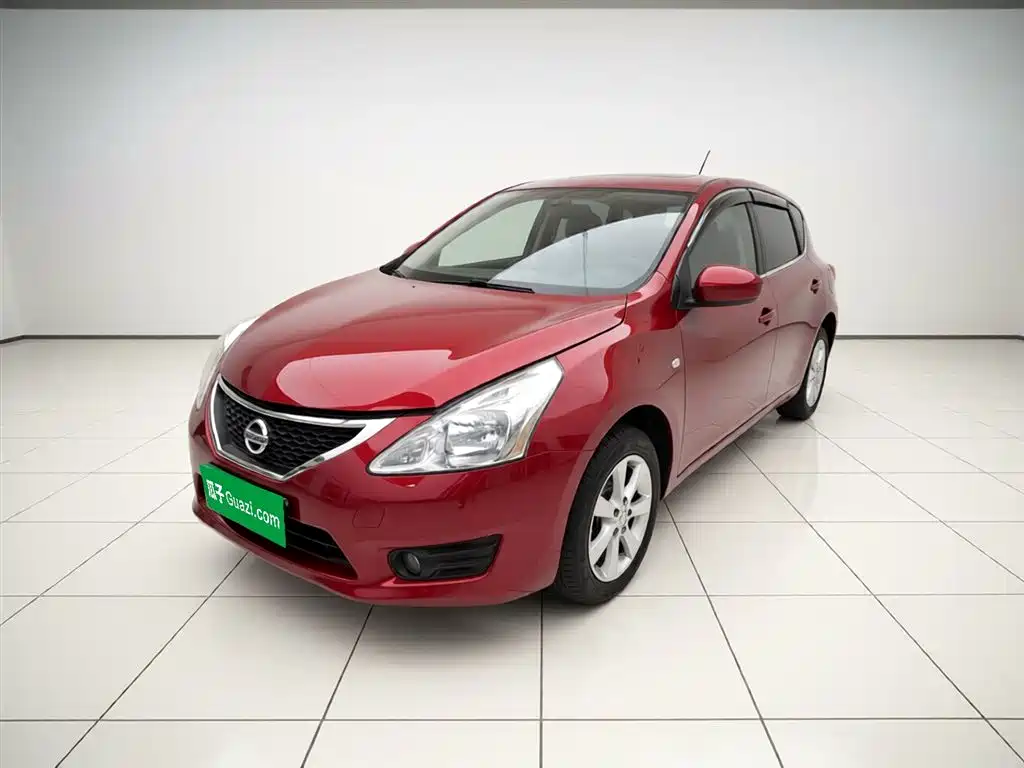 Nissan Tiida 2015