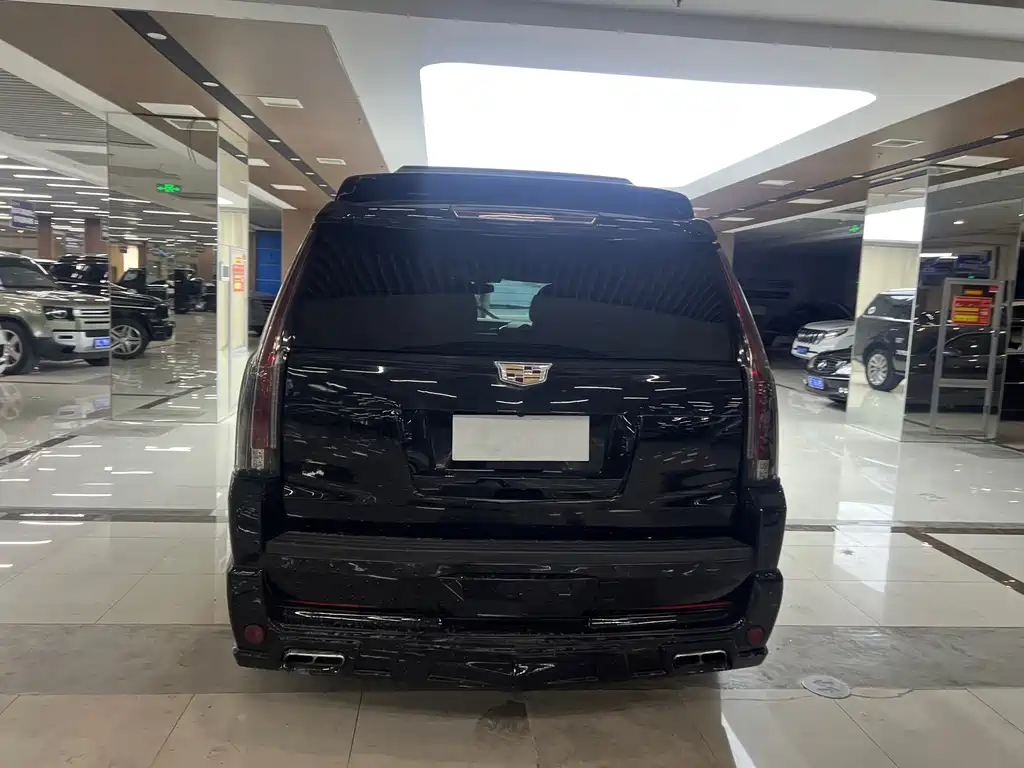 Cadillac Escalade — миниатюра 12