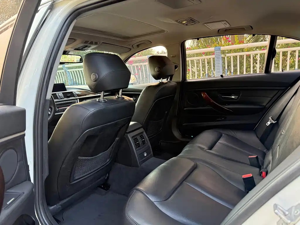 BMW 3 Series — миниатюра 8