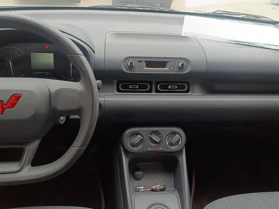 Wuling Hongguang EV — миниатюра 13