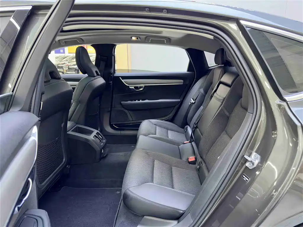 Volvo S90 2019 T4