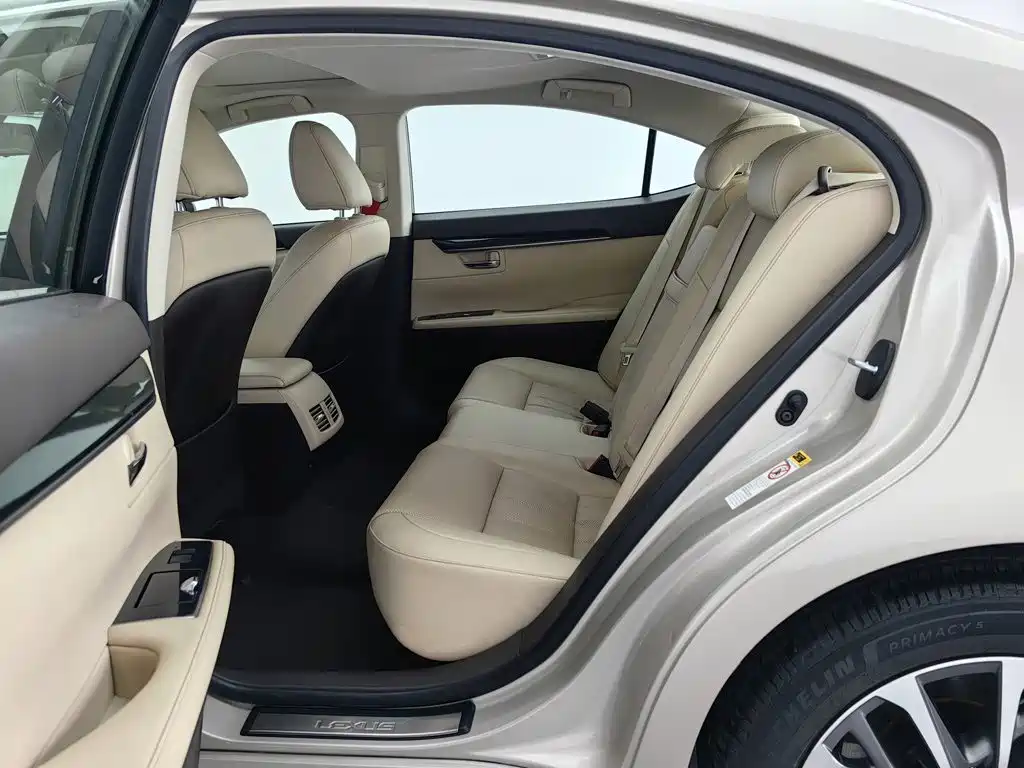 Lexus ES — миниатюра 15