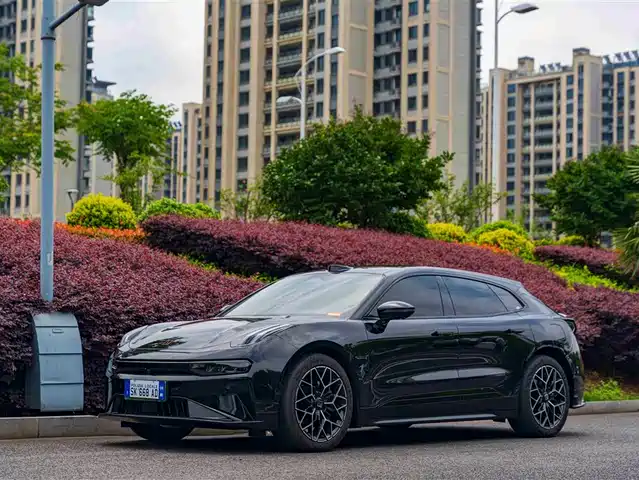 2025 Zeekr 001