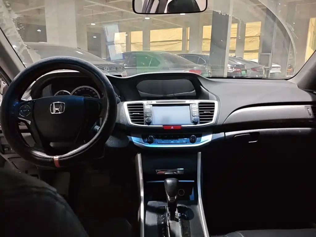 Honda Accord — миниатюра 5