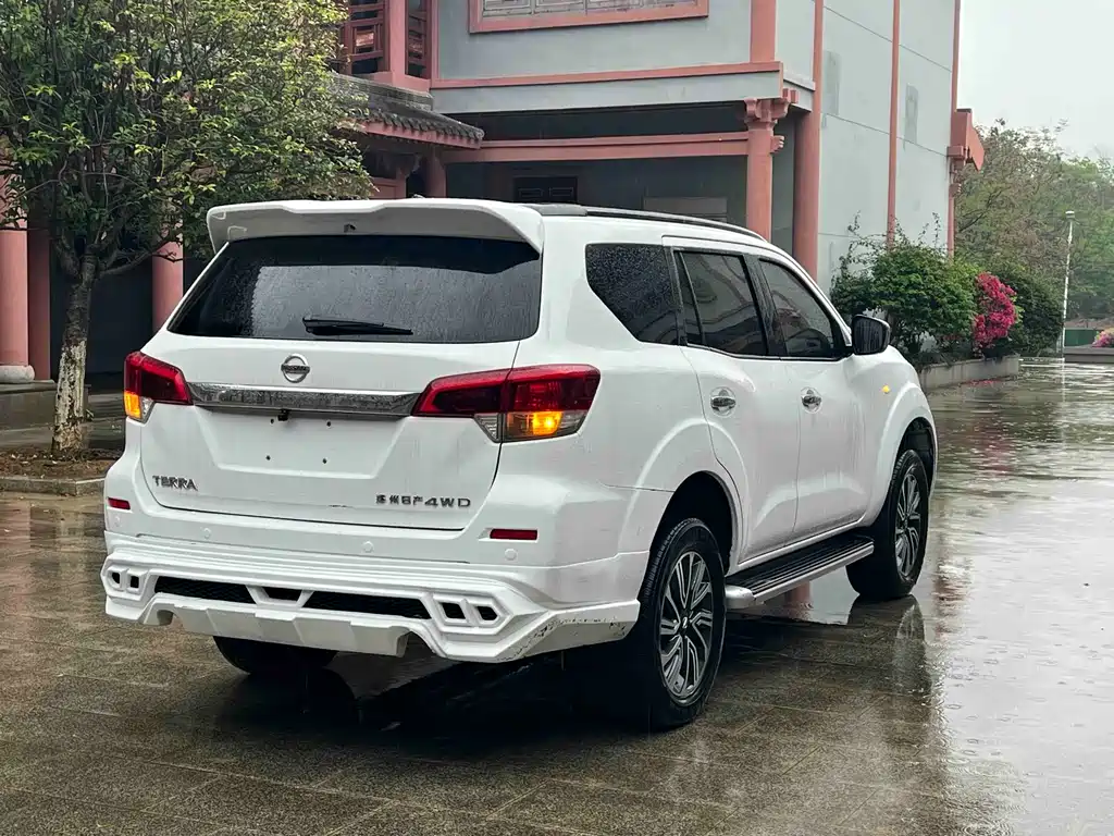 Nissan Terra 2018 2.5L AT Luxury