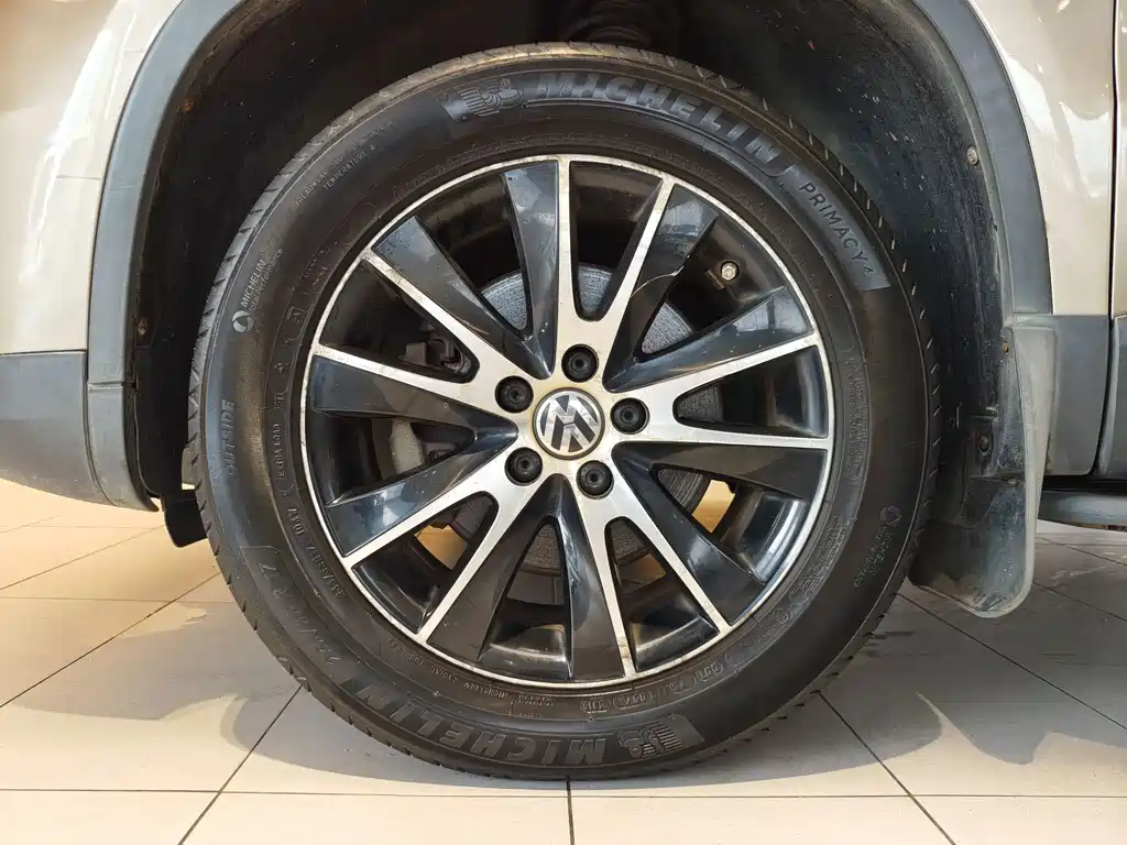 Volkswagen Tiguan 2015 1.8TSI AT Luxury