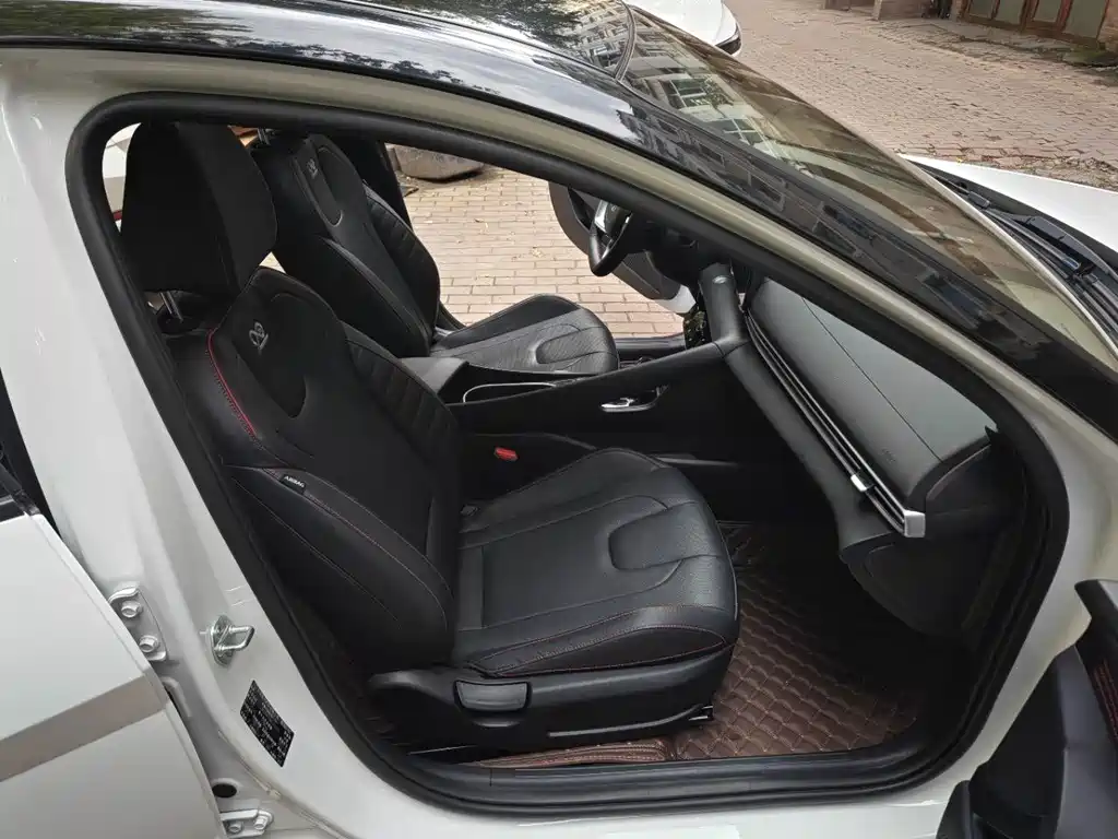 Hyundai Elantra — миниатюра 17
