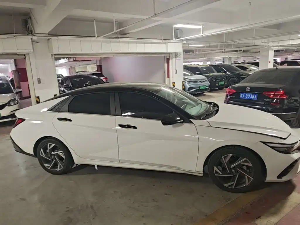 Hyundai Elantra — миниатюра 26
