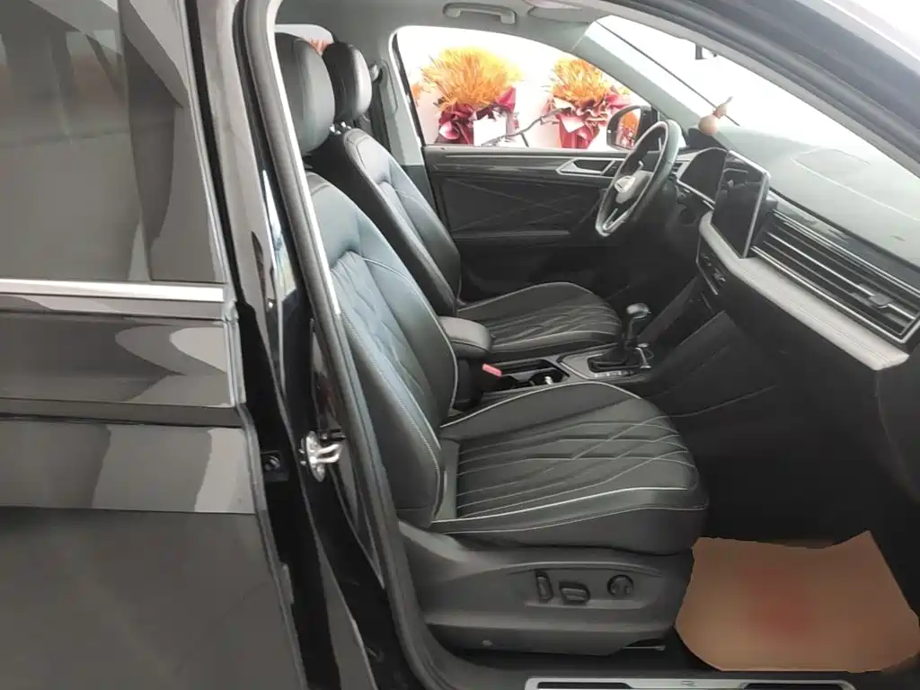 Volkswagen Tiguan L 2023 — фото 24