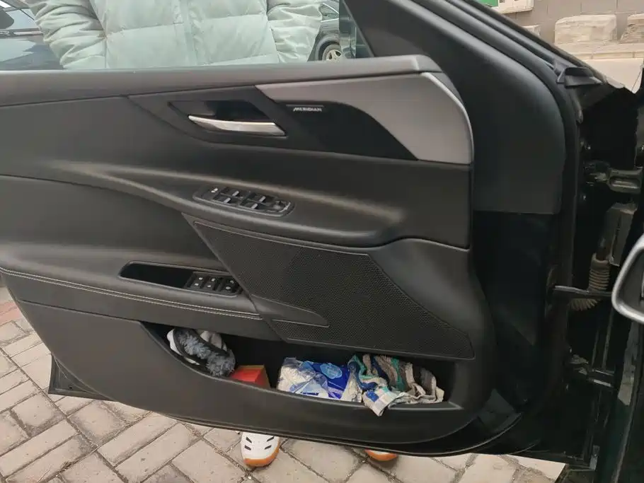Jaguar XE — миниатюра 7