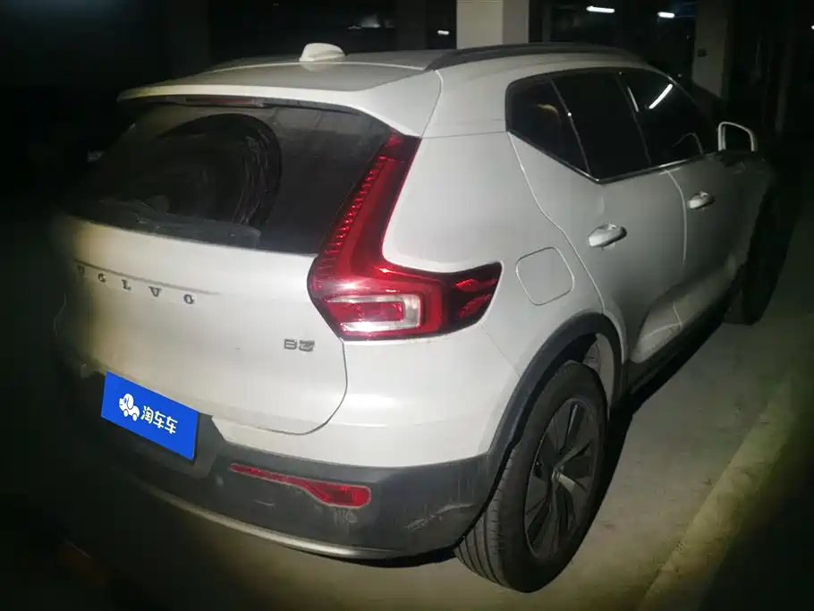 Volvo XC40 2023 B3 Luxury
