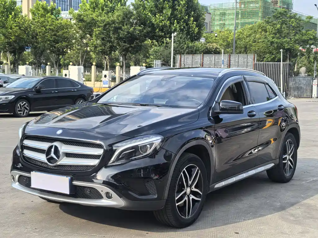 Mercedes-Benz GLA 2015 GLA 200 Fashion Type