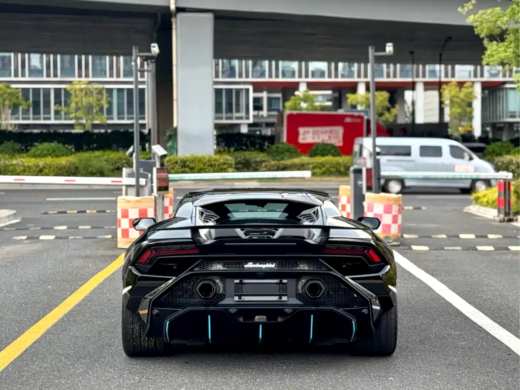 LAMBORGHINI HURACÁN