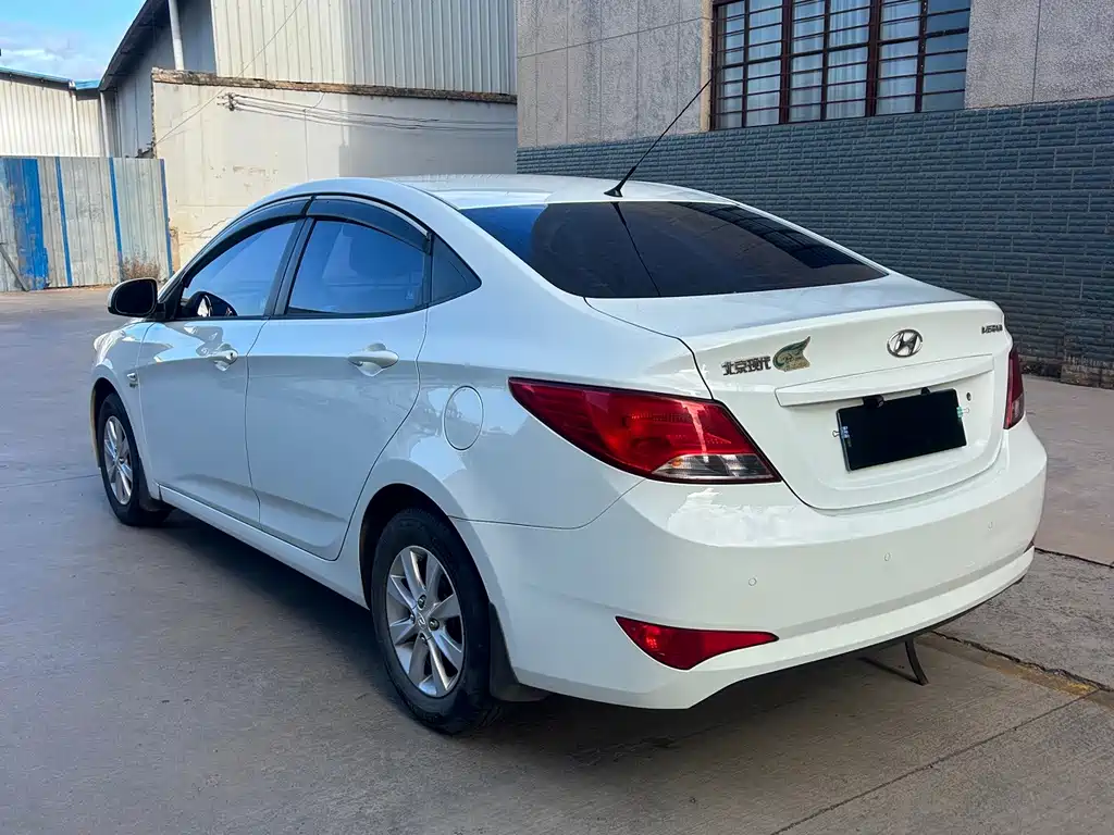 Hyundai Verna — миниатюра 6