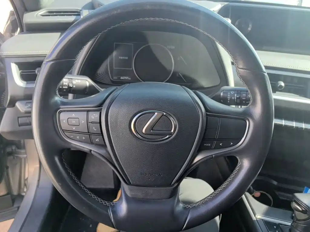 Lexus UX — миниатюра 11