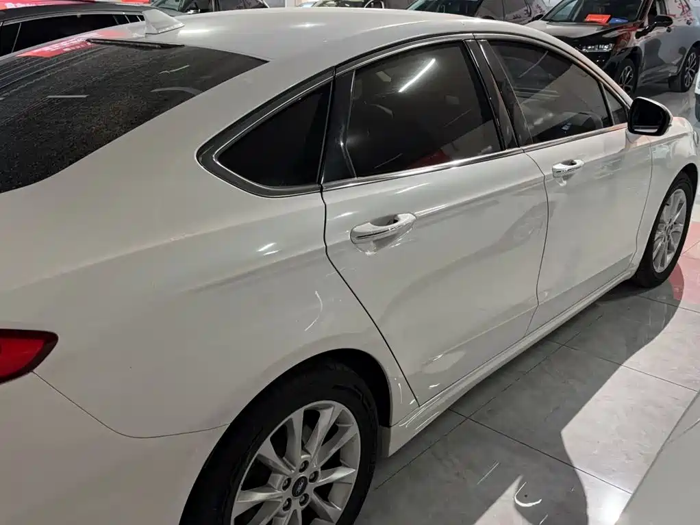 Ford Mondeo — миниатюра 6