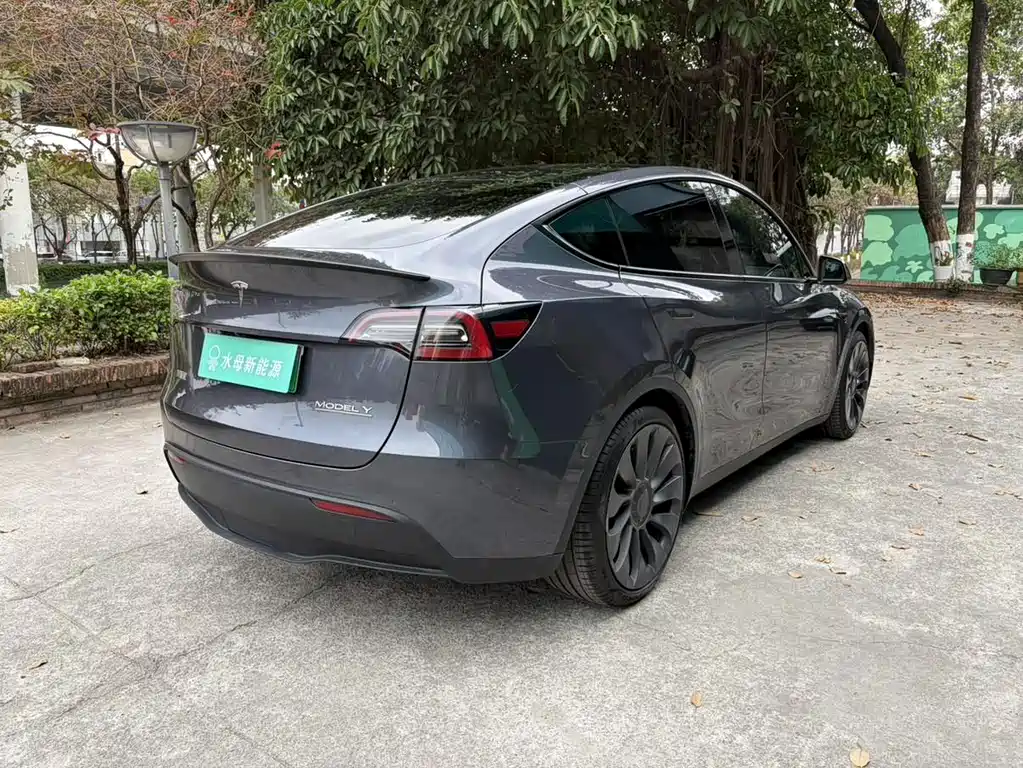 TESLA MODEL Y