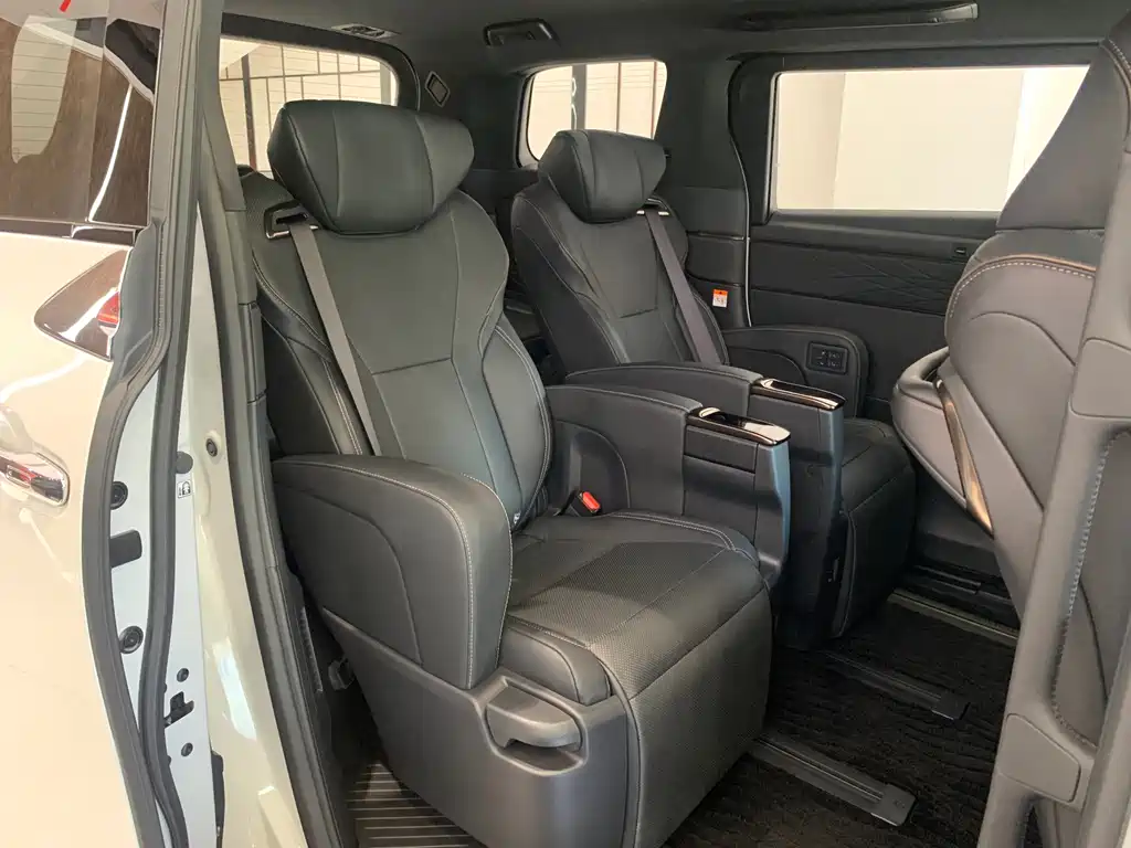Toyota Alphard 2025 2.5L AT