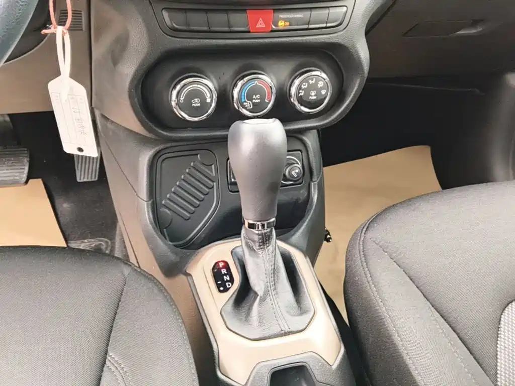 Jeep Renegade — миниатюра 14
