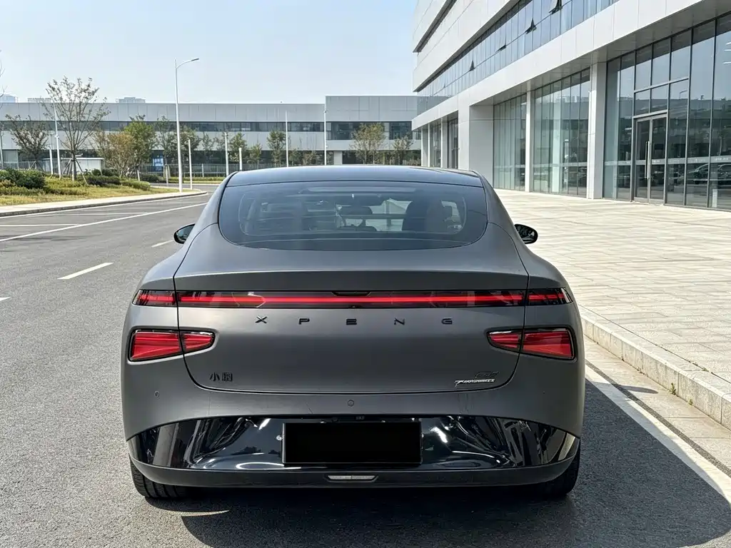 XPeng P7 — миниатюра 11