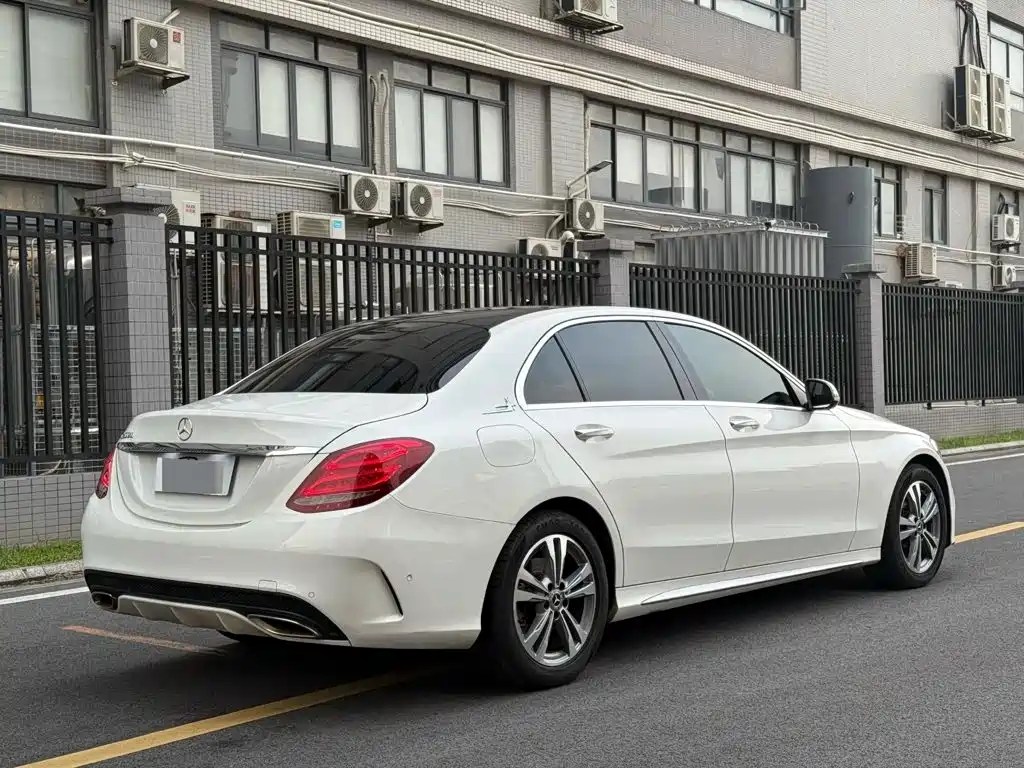 Mercedes-Benz C-Class — миниатюра 6