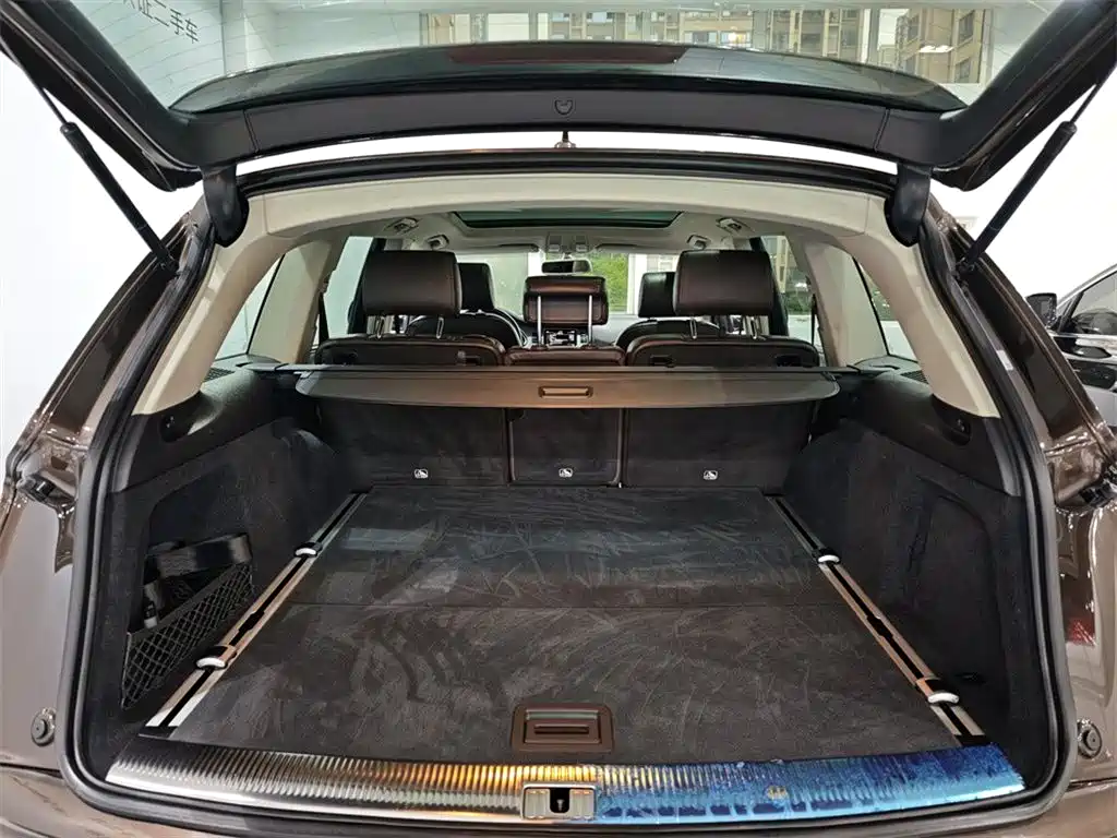 Audi Q7 — миниатюра 9