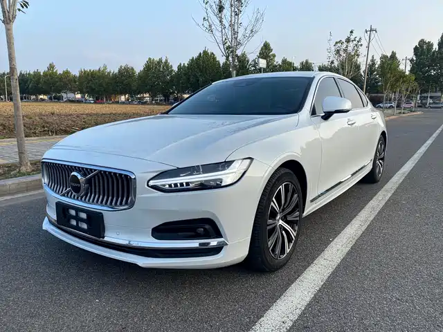VOLVO  S90