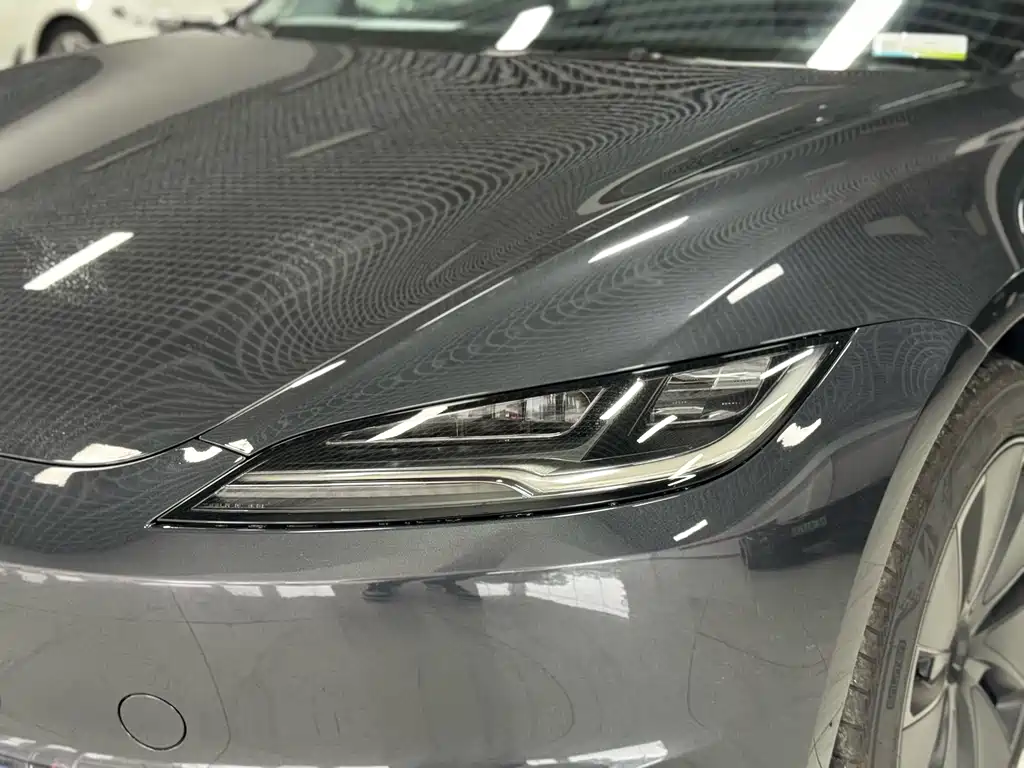 Tesla Model 3 — миниатюра 7