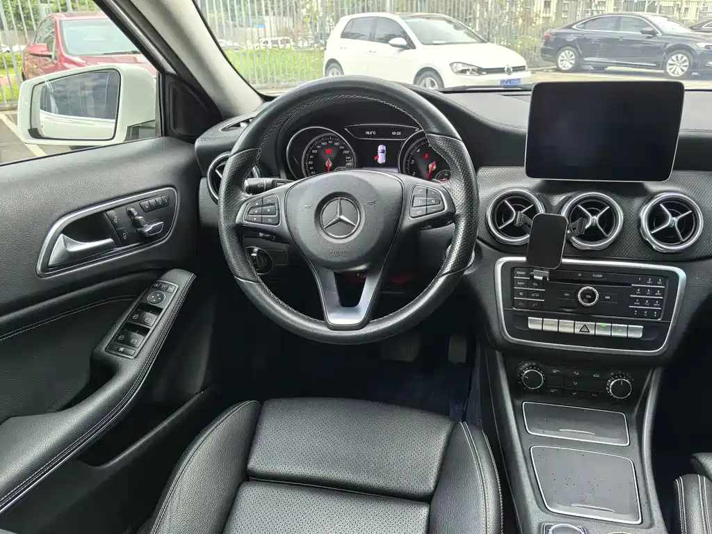 Mercedes-Benz GLA — миниатюра 12