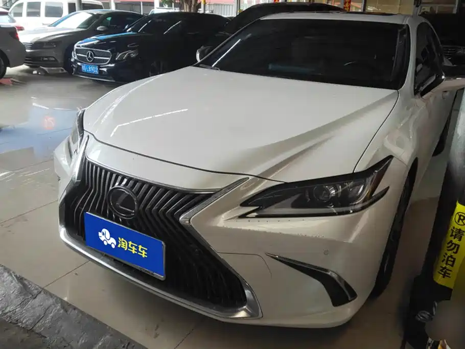 LEXUS ES