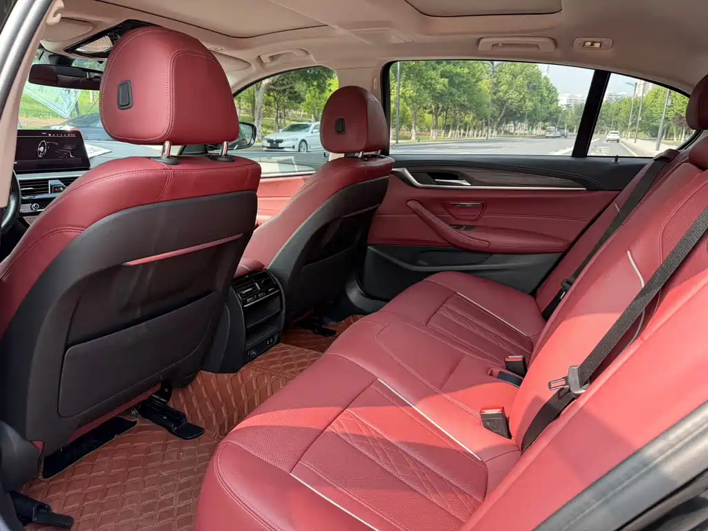 BMW 5 Series — миниатюра 6