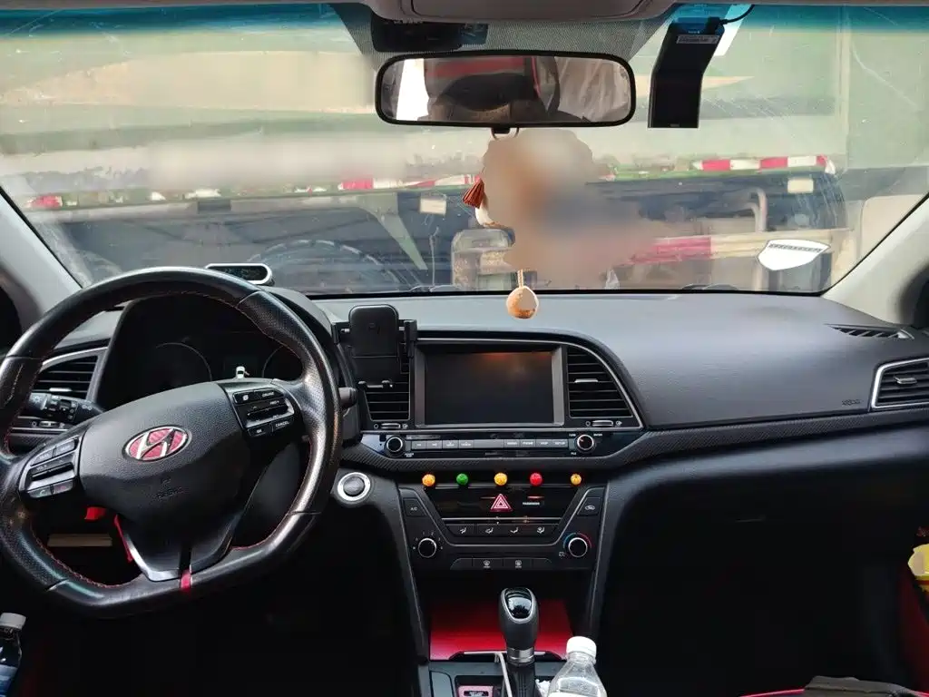 Hyundai Elantra — миниатюра 13