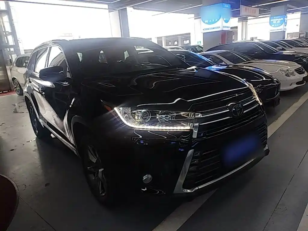 Toyota Highlander 2021 2.0T Luxury 7 мест