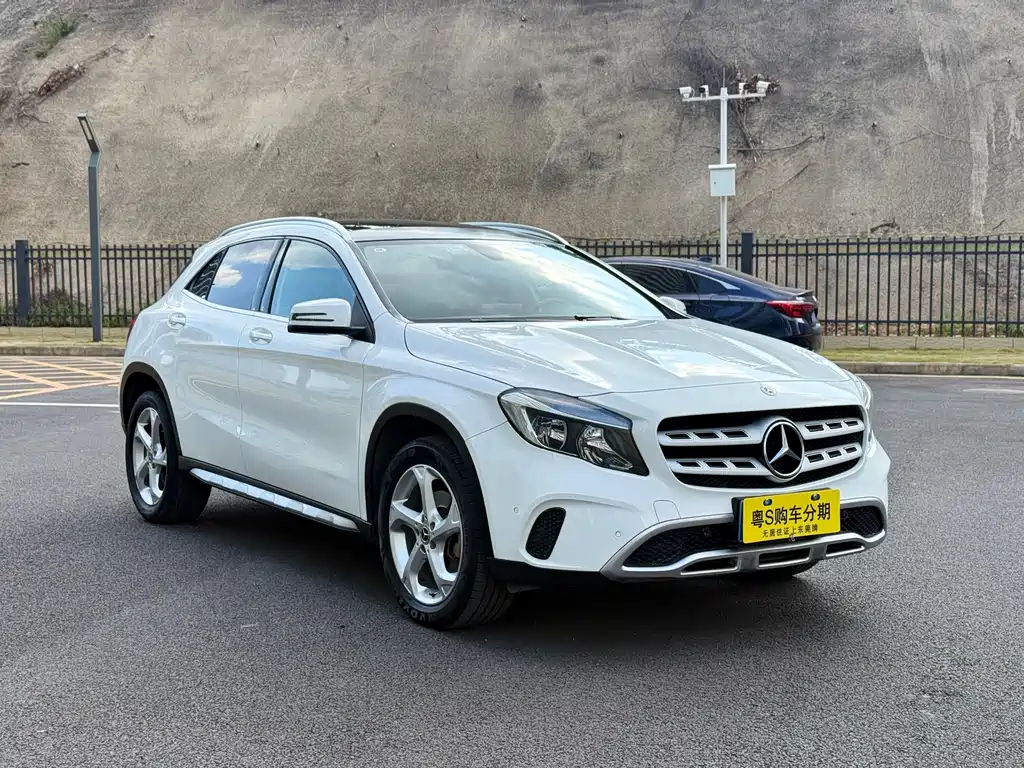 MERCEDES-BENZ GLA