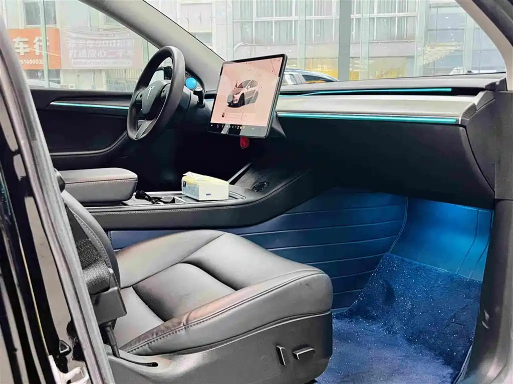 Tesla Model Y — миниатюра 17
