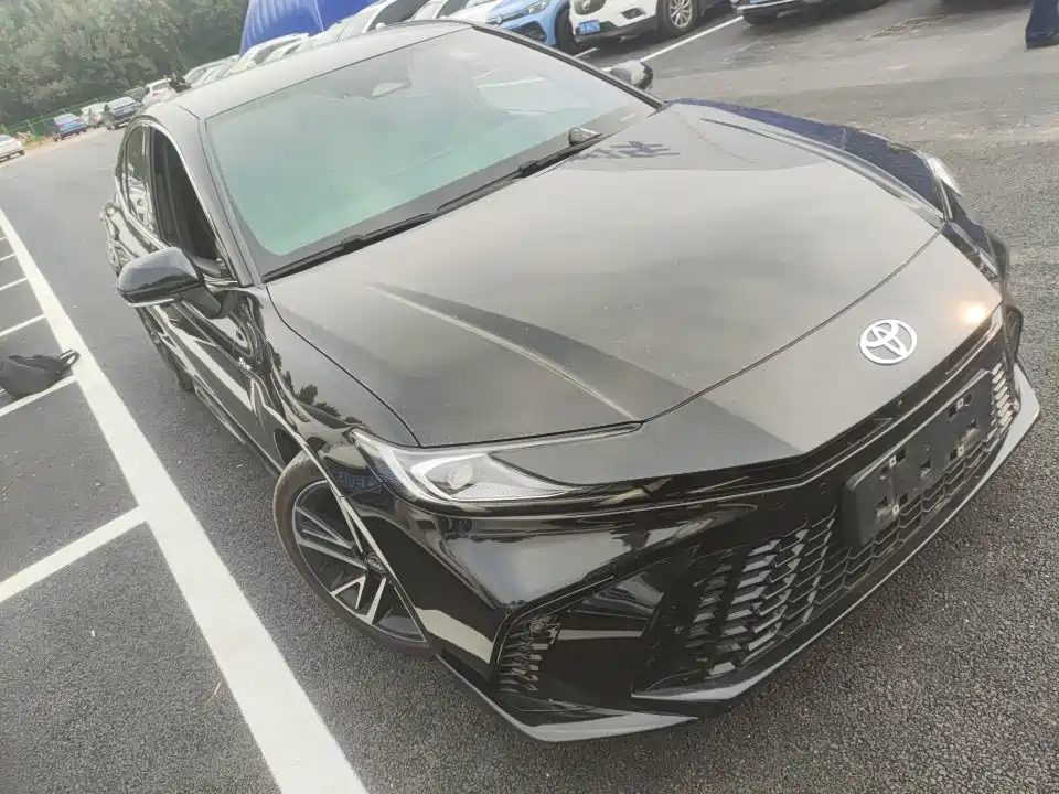 Toyota Camry — миниатюра 5