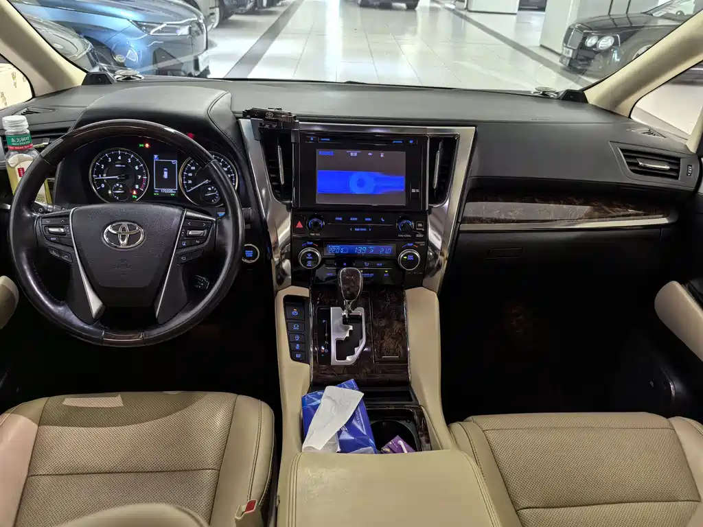 Toyota Alphard 2018 3.5L Luxury