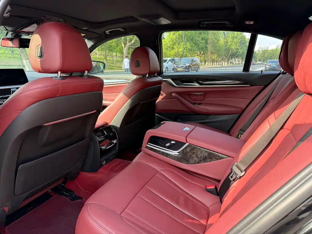 BMW 5 Series — миниатюра 6