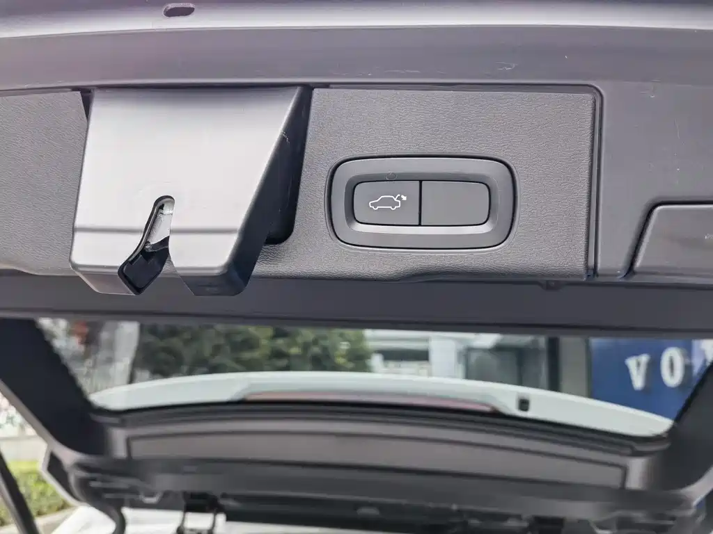 Volvo XC60 2024 B5 Luxury