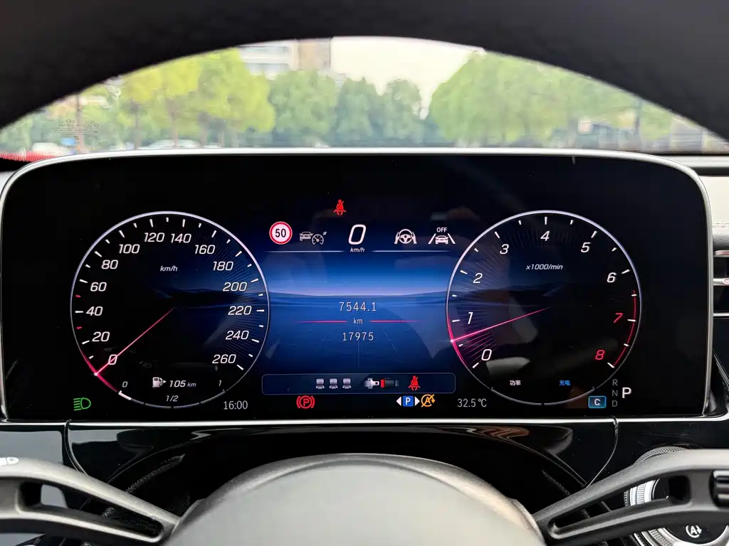 Mercedes-Benz E-Class — миниатюра 16
