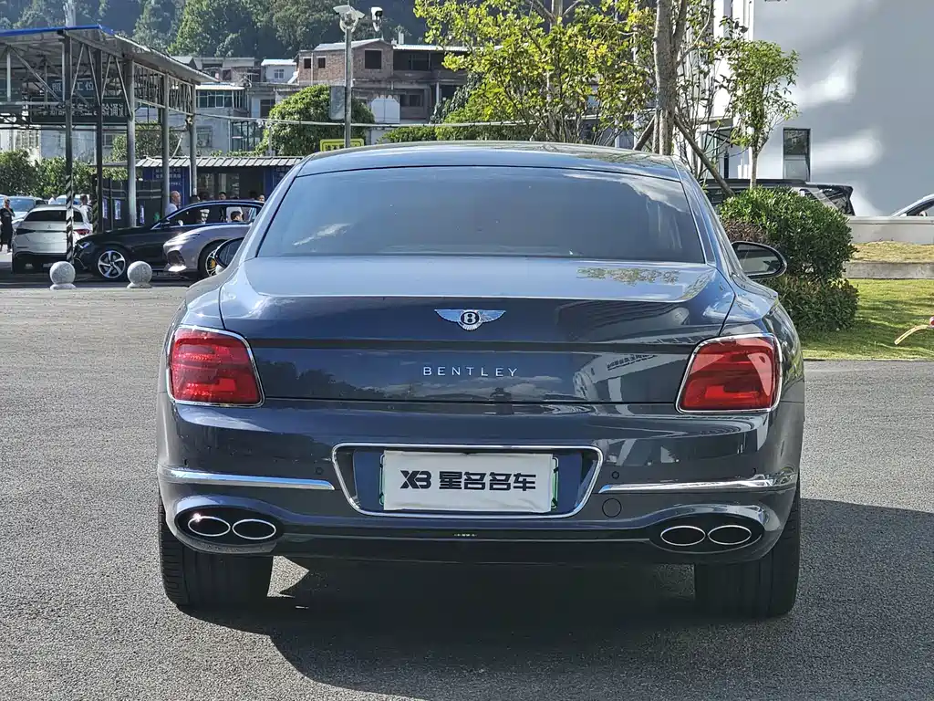 Bentley Flying Spur PHEV — миниатюра 14