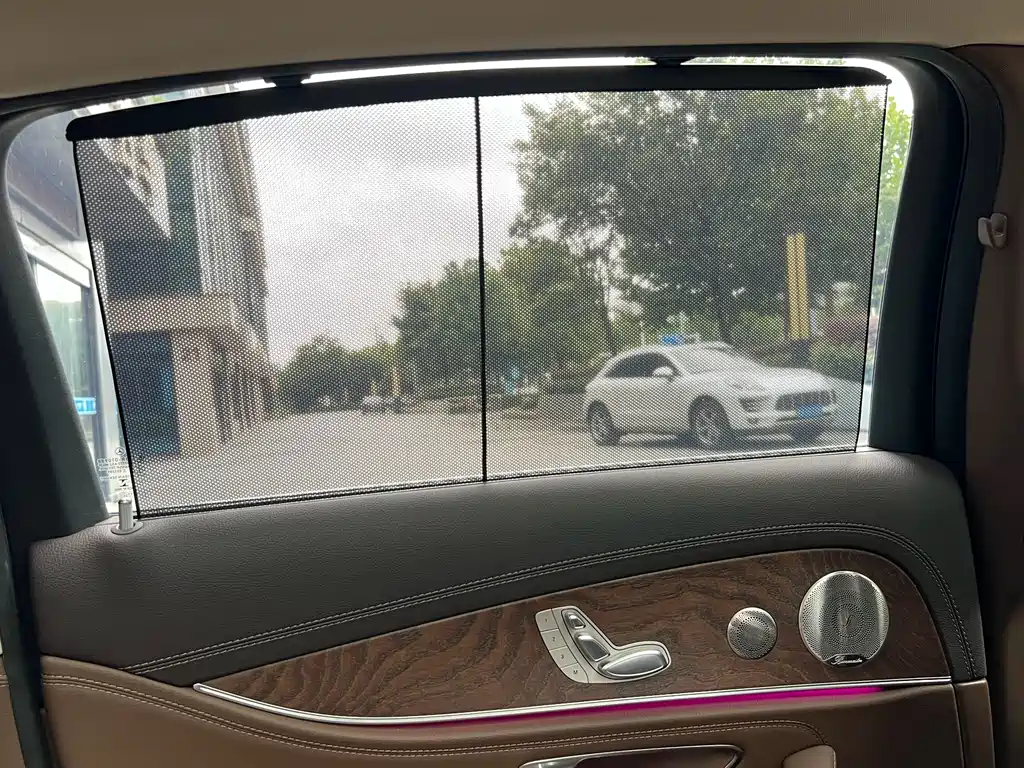 Mercedes-Benz E-Class — миниатюра 13