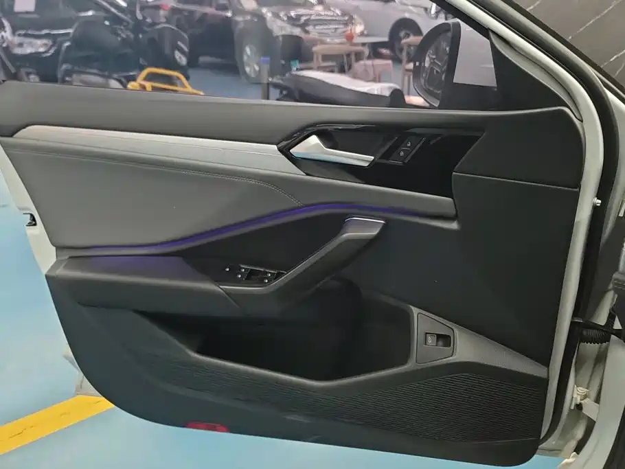 Volkswagen Sagitar — миниатюра 7